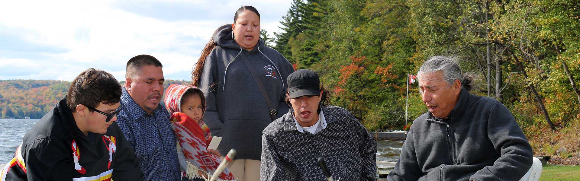 Événement de la dévoilement d'une plaque commémorant les Anishinaabeg à Lake of Bays