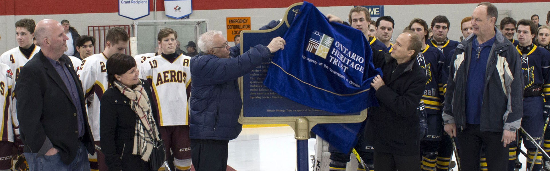 Dévoilement d'une plaque provinciale commémorant Didier Pitre, un des « Flying Frenchmen »