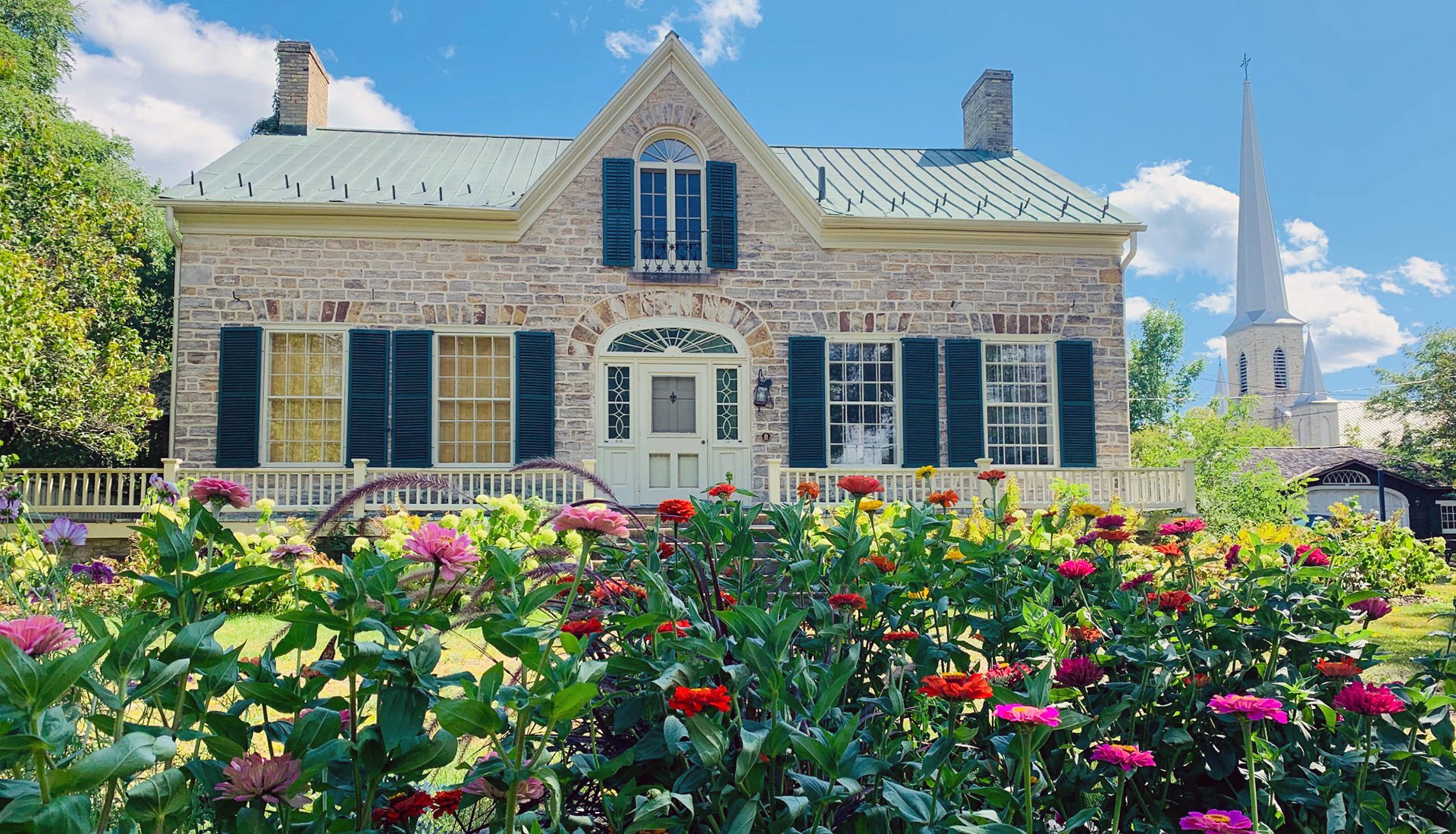 Inge Va exterior gardens banner