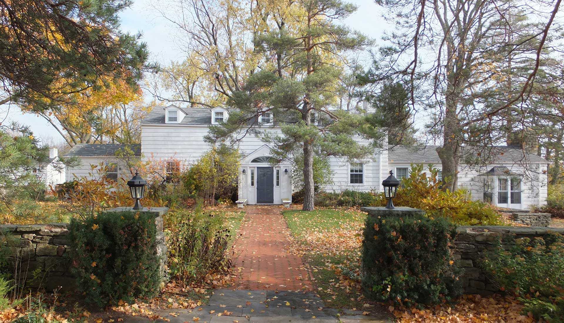 2014 Scotsdale exterior banner