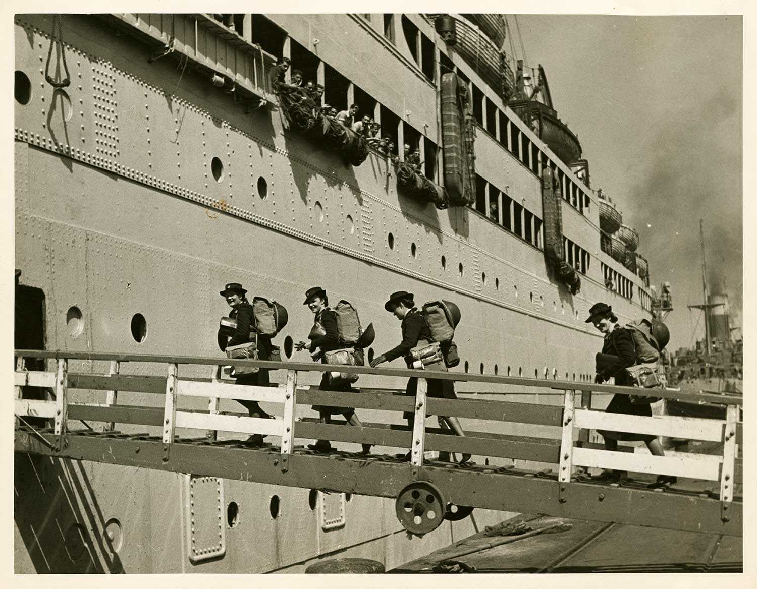 WW2 Canadian nurses boarding ship in Halifax 1500px