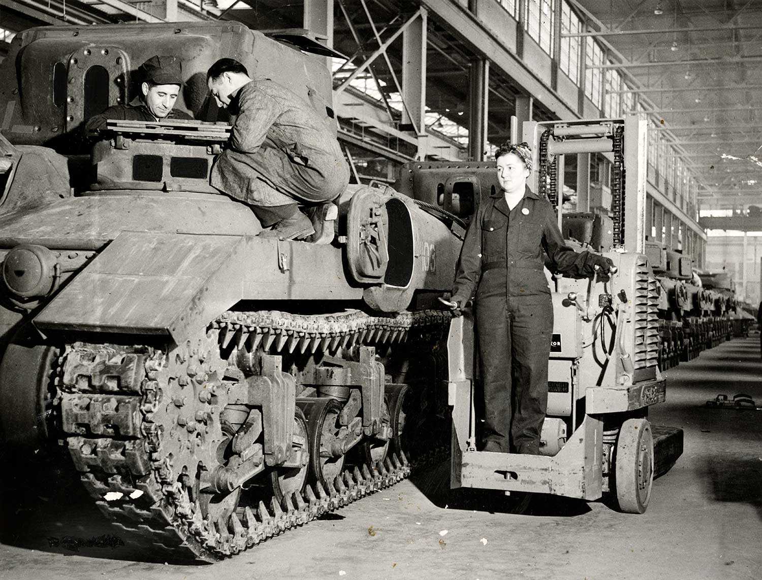 WW2 woman operator ram tank factory 1500px