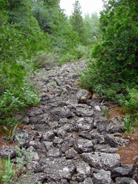 Lit de rivière asséchée dans la propriété Clarke