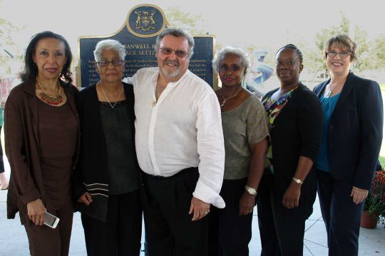 Dévoilement d’une plaque commémorant la colonie noire de la région de Banwell Road.