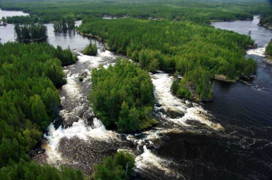 Quatre grandes rivières traversent le site, tout en rapides et en cascades
