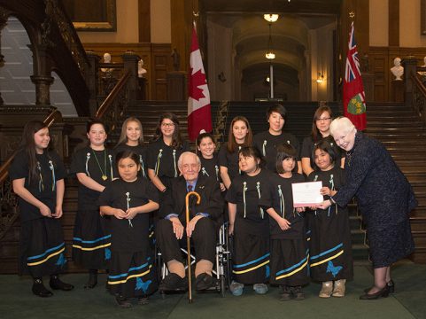 Little Spirit Singers, lauréats 2016 d'un Prix du lieutenant-gouverneur pour les réalisations en matière de conservation du patrimoine ontarien (Photo : Ian Crysler)