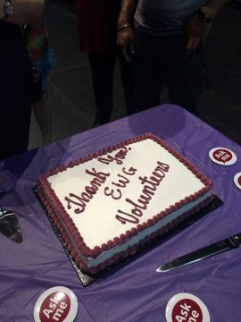 Gâteau de remerciement offert aux bénévoles du Centre EWG