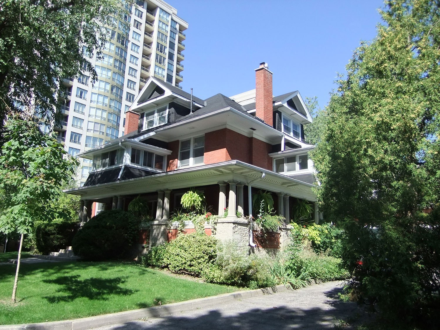 The 1913 John McKenzie House