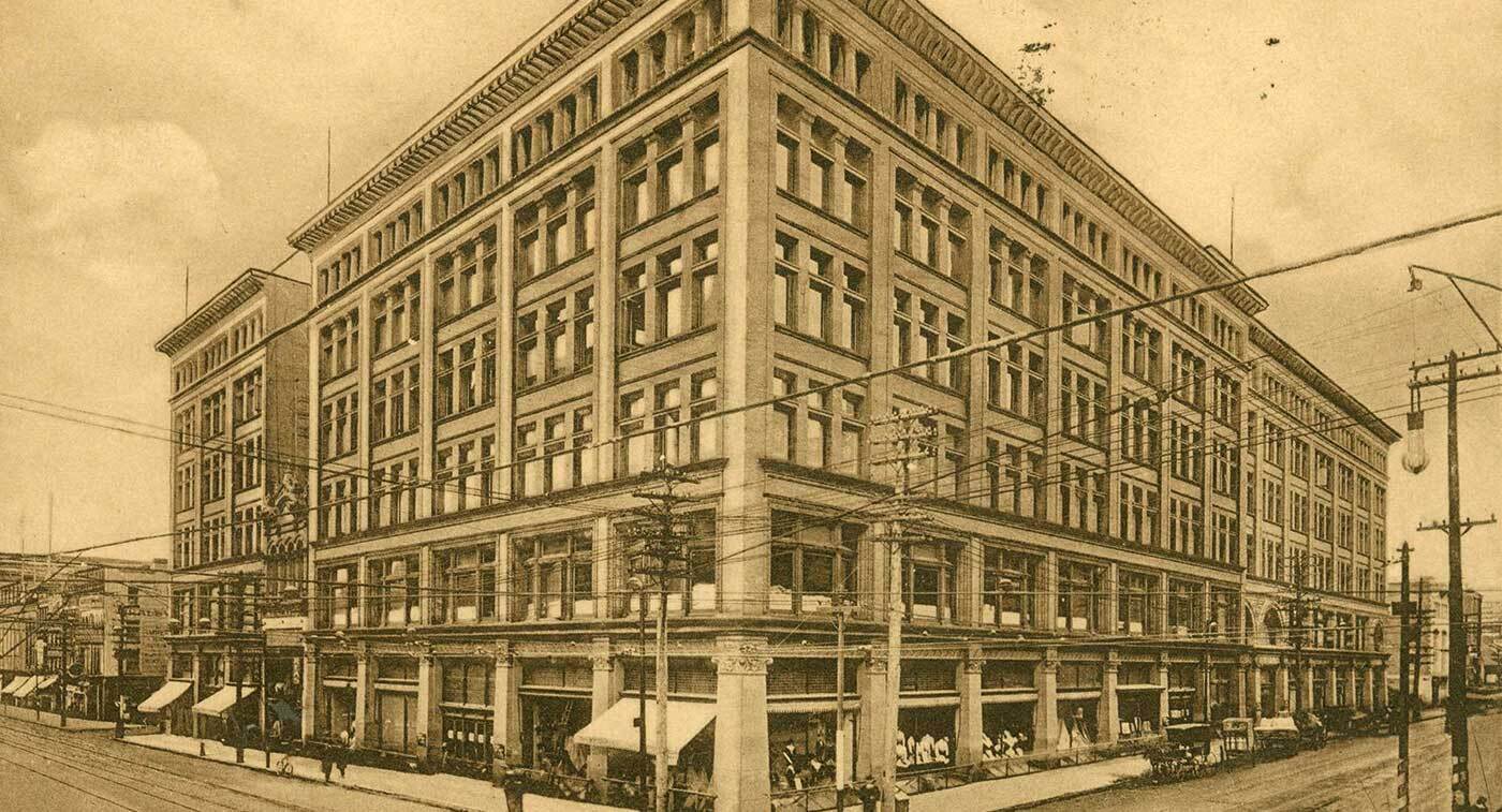 Magasin La Baie de la rue Queen (quand c'était le magasin R. Simpson), v. 1913 (Photo : Bibliothèque publique de Toronto)