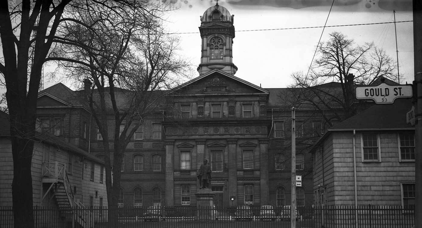 École normale de Toronto, v. 1953 (Photo : James V. Salmon, Bibliothèque publique de Toronto)