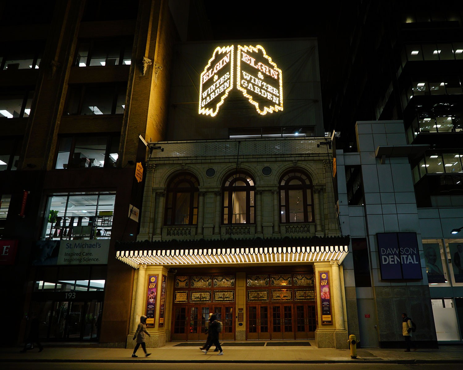Extérieur des théâtres Elgin et Winter Garden