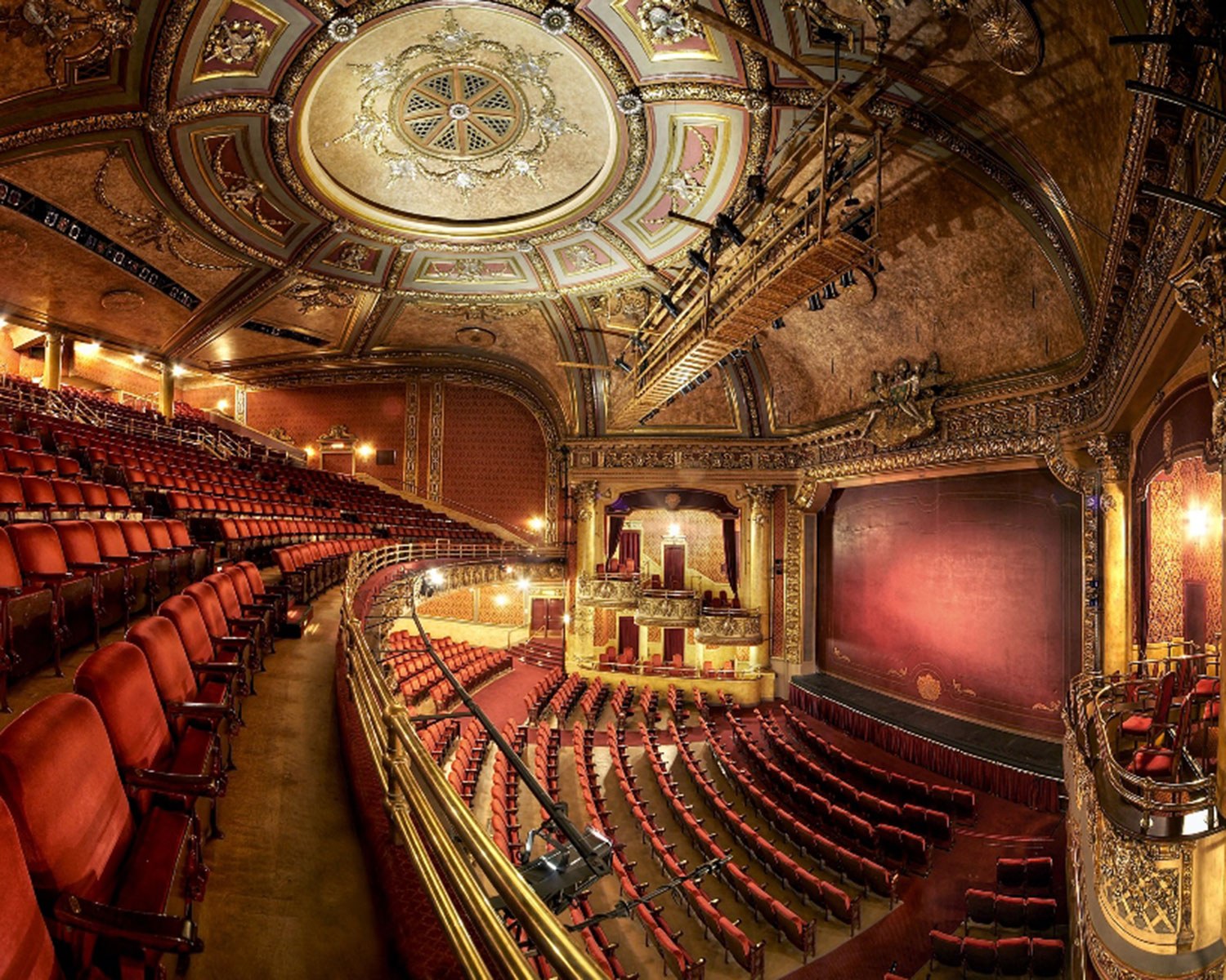 Elgin interior Photo Peter Lusztyk 1500px