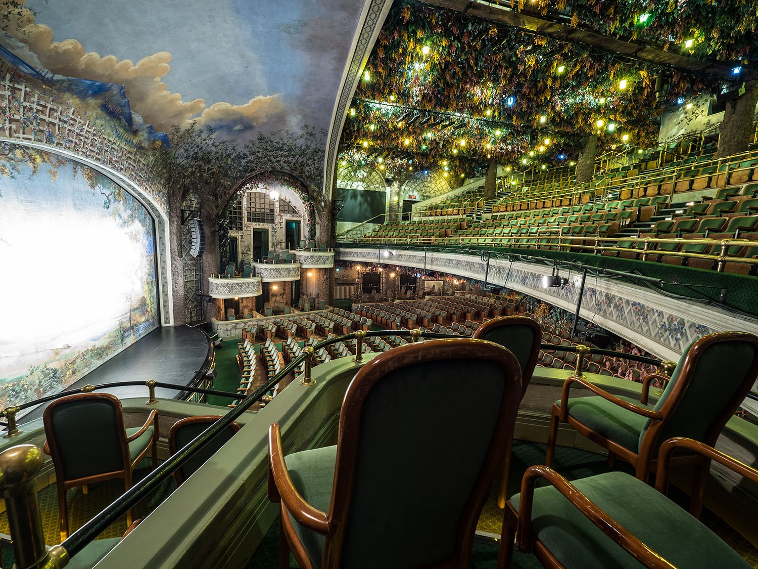 Winter Garden Theatre (Photo: Mark Wolfson)