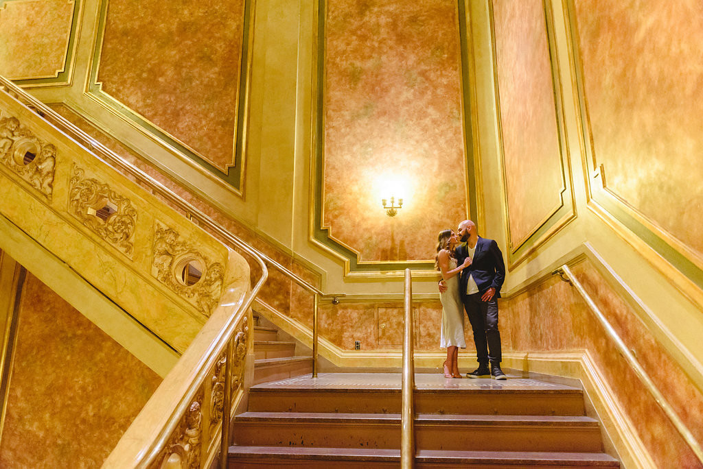 Les théâtres Elgin et Winter Garden sont disponibles pour des séances photo de fiançailles et de mariage lorsque les théâtres ne sont pas réservés pour des spectacles et des événements. (Photo : Jessilynn Wong)