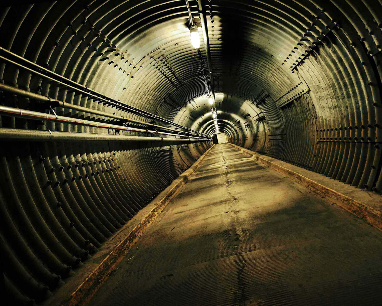 Tunnel anti-souffle menant à l’intérieur du Diefenbunker (Photo : Diefenbunker : Musée canadien de la Guerre froide)