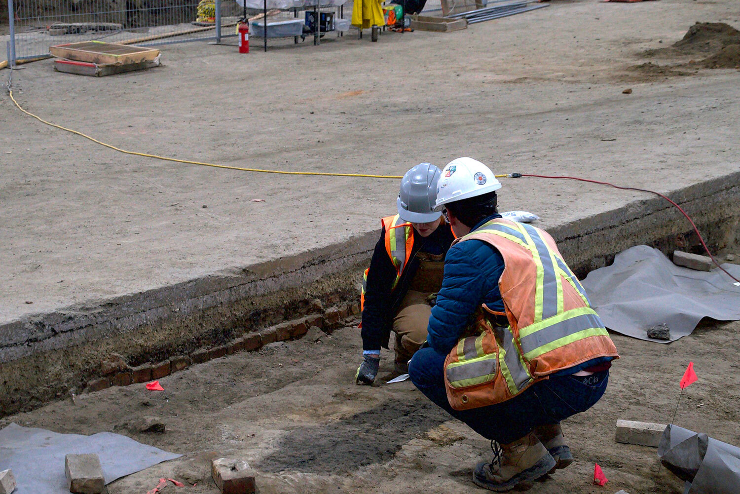 Archaeologists Patrick Hoskins and Heather Kerr examining a soil stain