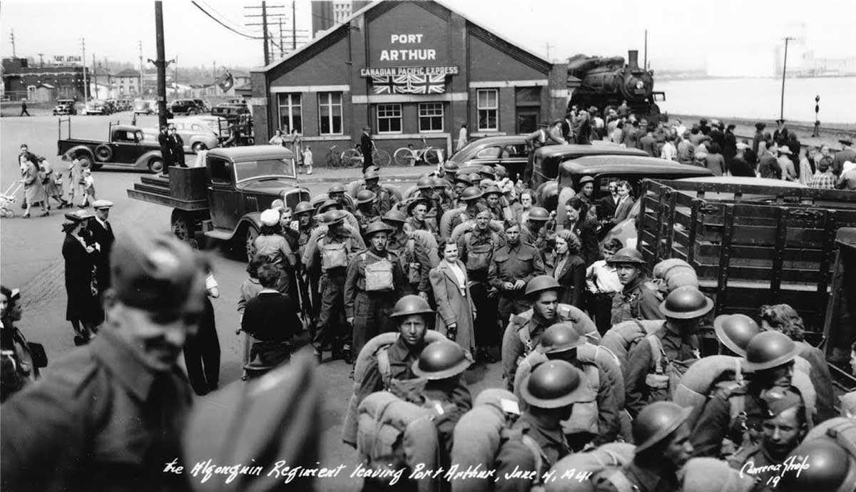 The Algonquin Regiment, shown here leaving Port Arthur in 1941, served in a home defence role until 1943 when it embarked for Britain. It landed in France in 1944 and continued to fight in northwest Europe until the end of the war. The hydro-electric building seen in the back-left corner still stands in Thunder Bay. (Photo: Department of National Defence)