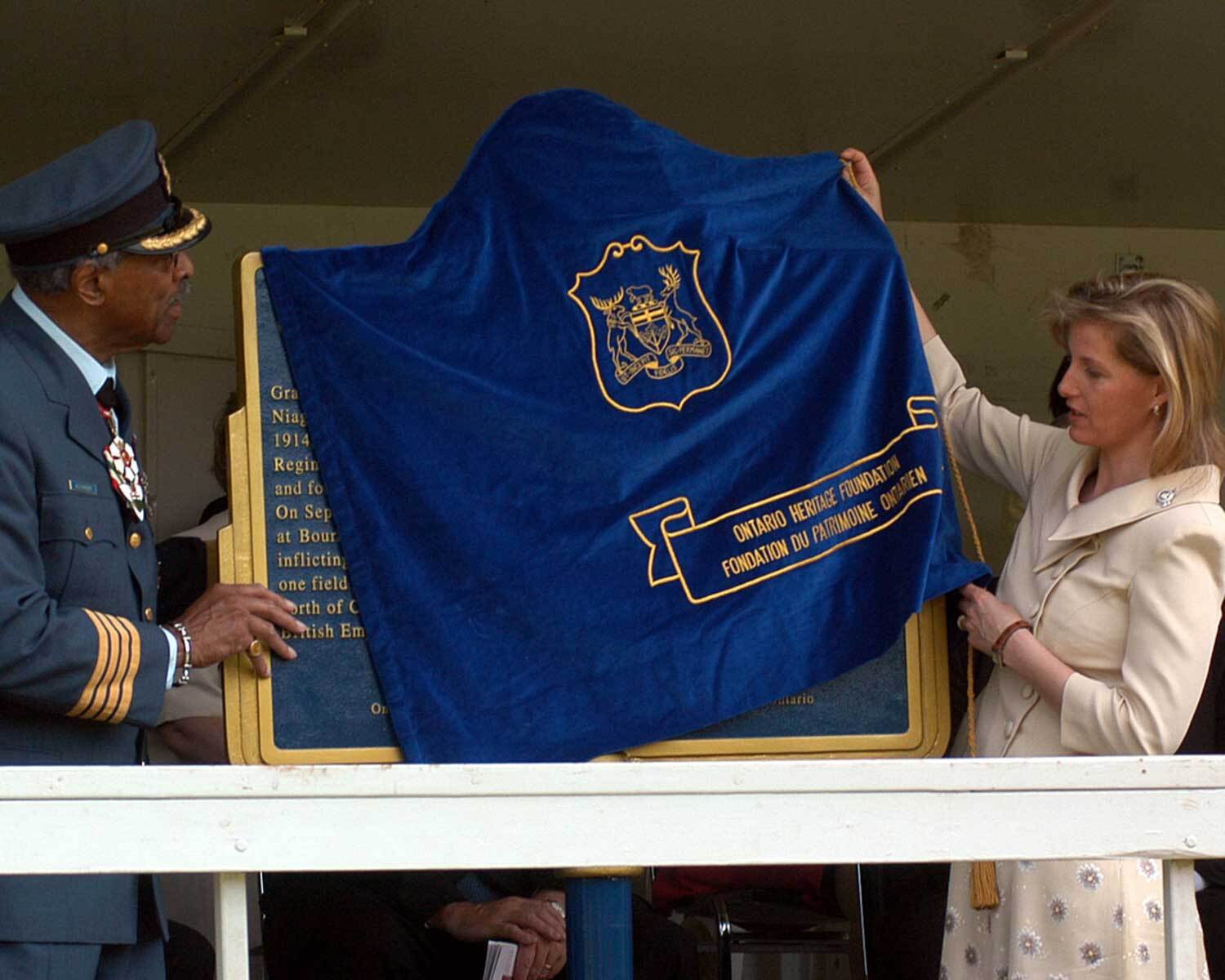 Unveiling of the provincial plaque commemorating Colonel Graham Thomson Lyall by The Honourable Lincoln Alexander (former Chair of the Board of Directors of the Trust) and the Duchess of Edinburgh (then Her Royal Highness The Countess of Wessex).