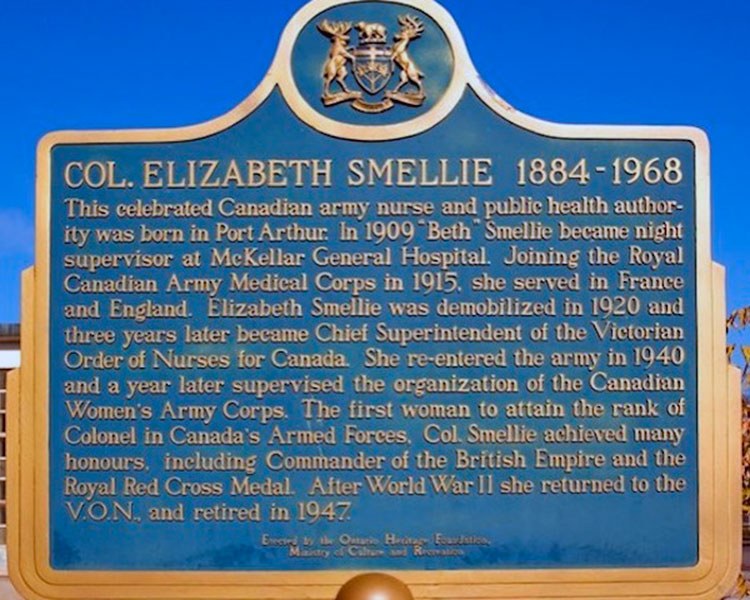 Plaque provinciale commémorant le Colonel Elizabeth Smellie (Photo : Alan Brown, www.ontarioplaques.com)