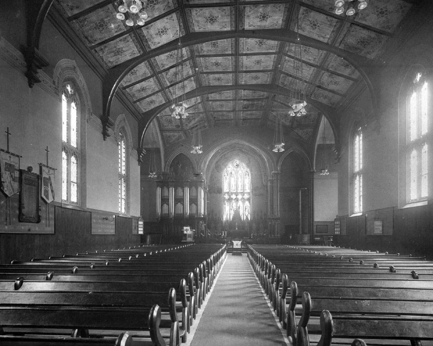 Intérieur de l'église Holy Trinity, Toronto, v. 1913 (Photo : Bibliothèque publique de Toronto)
