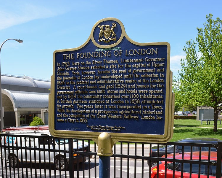 Provincial plaque commemorating The Founding of London