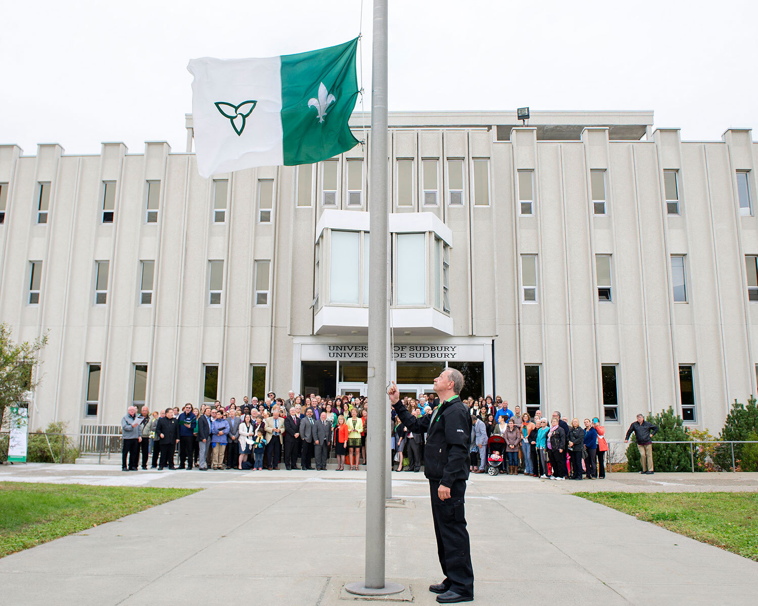 Raising the Franco-Ontarian flag