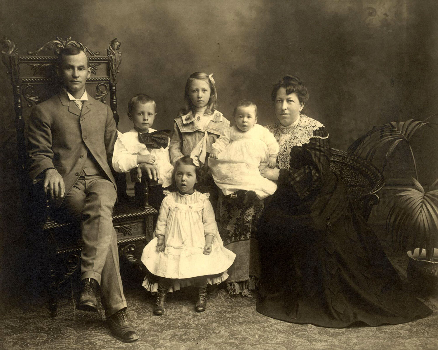 George Weston and family, c. 1905 (Photo: Toronto Public Library)