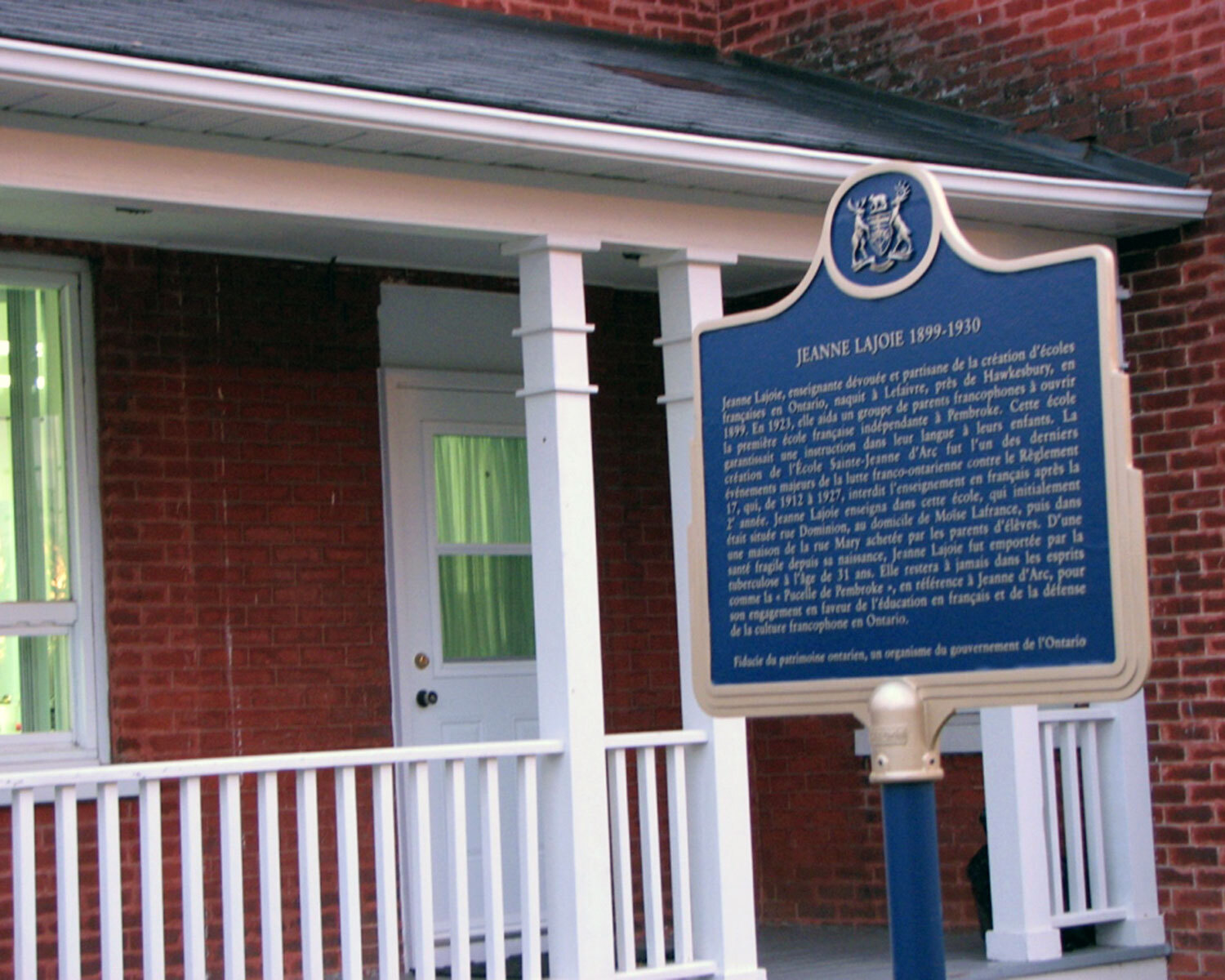 Provincial plaque commemorating Jeanne Lajoie, Pembroke