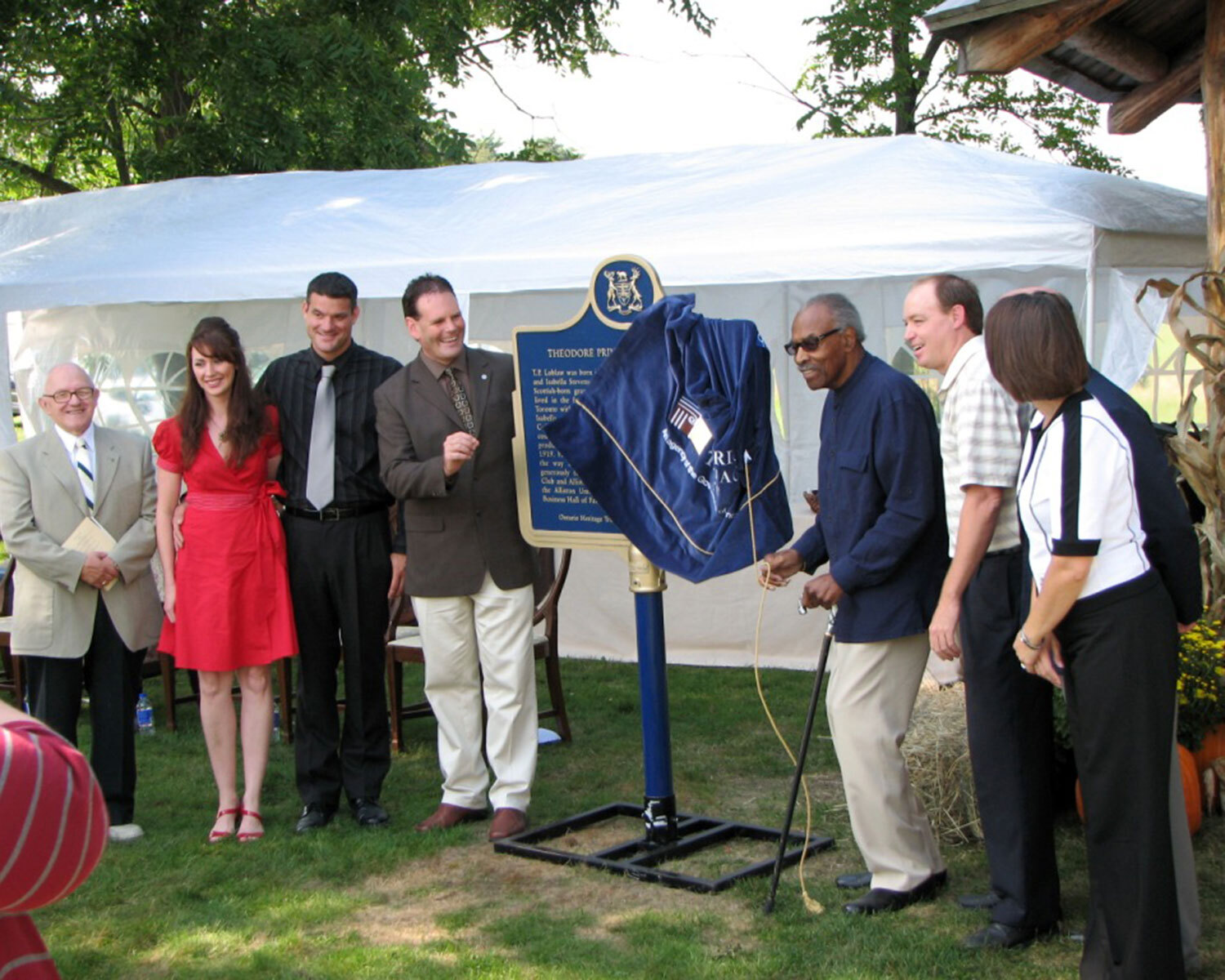 Plaque unveiling to commemorate Theodore Pringle Loblaw, Alliston