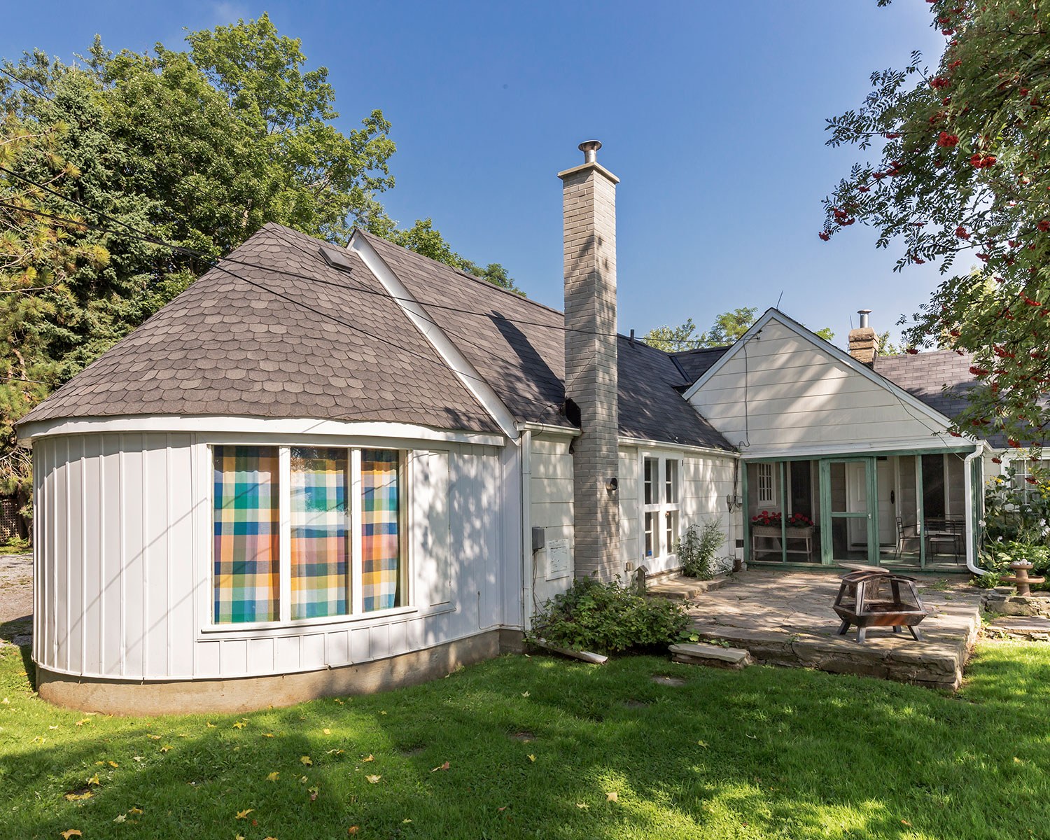 Extérieur de « Paradis d'une folle », 2014 (Photo : Tony Hafkensheid)