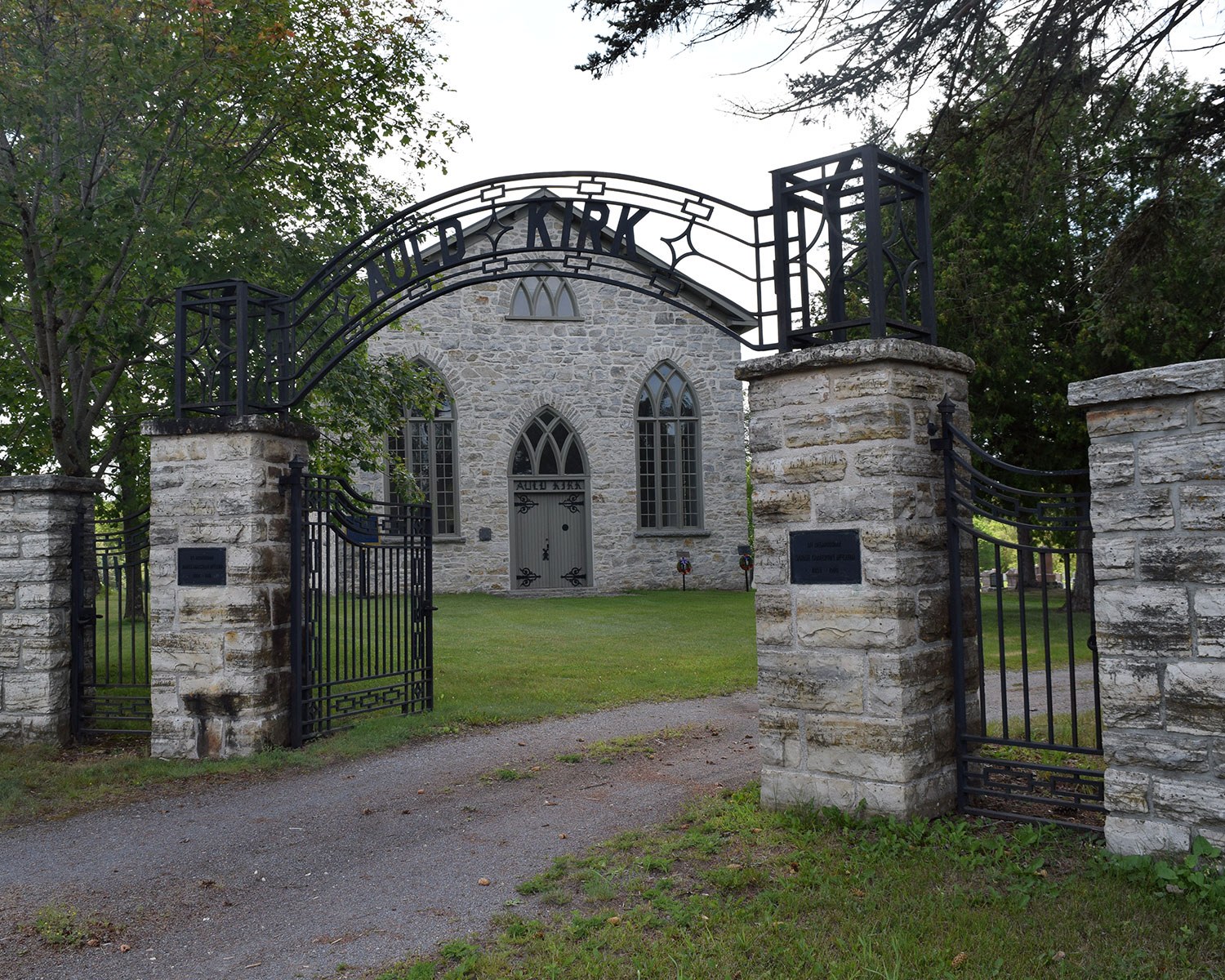 Auld Kirk Presbyterian Church and cemetery
