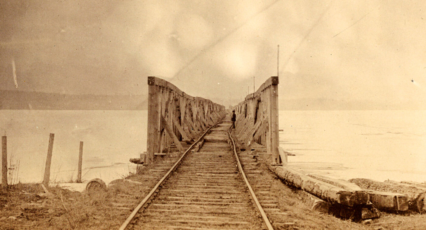 Building Rice Lake bridge (Photo: Library and Archives Canada)
