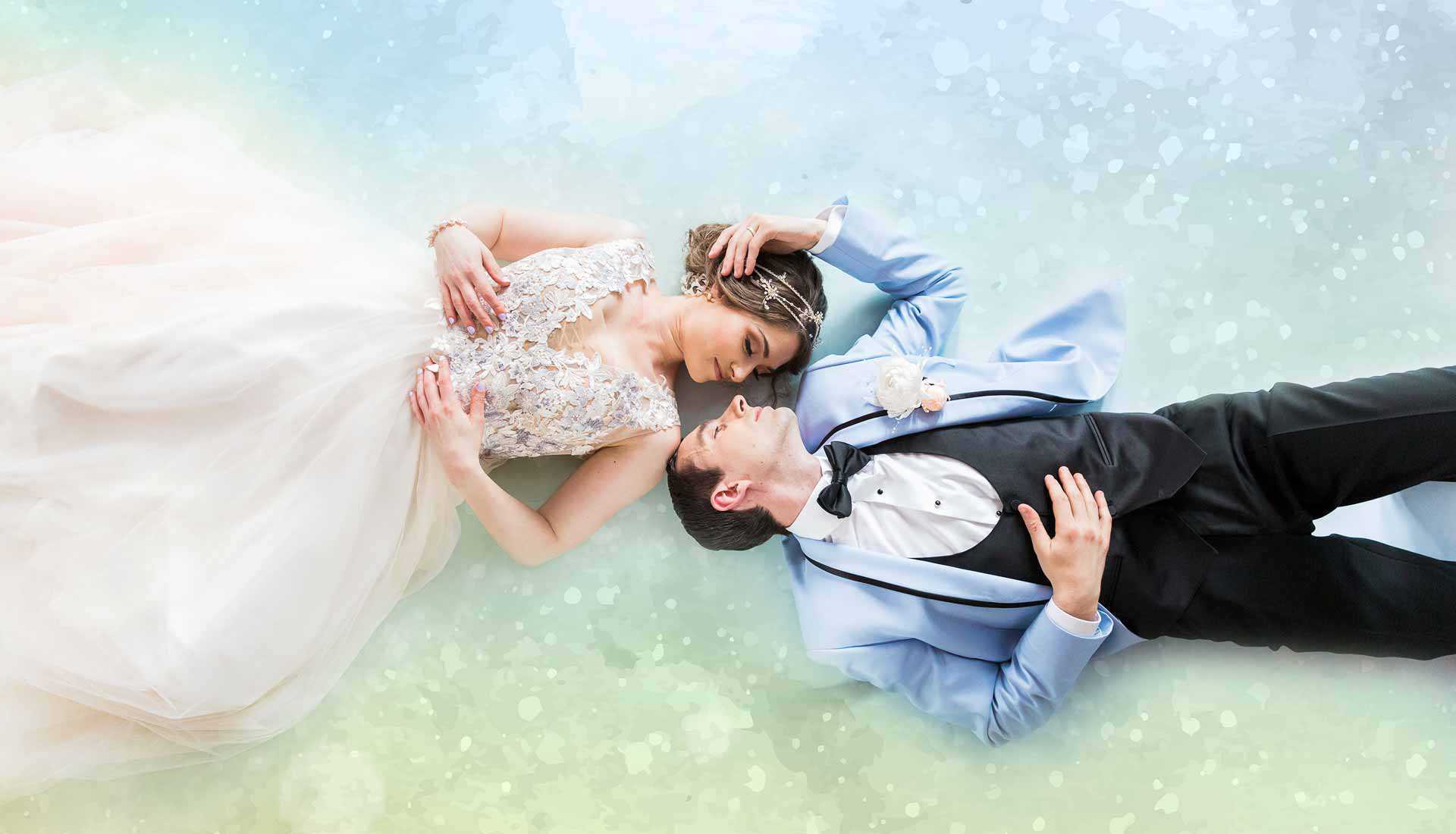 Photo de mariage prise à l'école Enoch Turner (Photo : Wedding Bells)