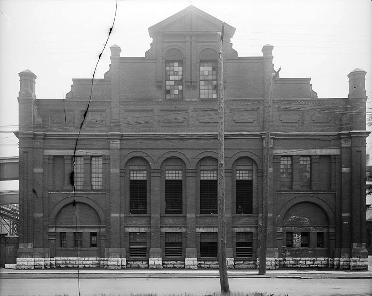 Retort House, before renovations (1922). City of Toronto Archives, Fonds 1034, Item 821